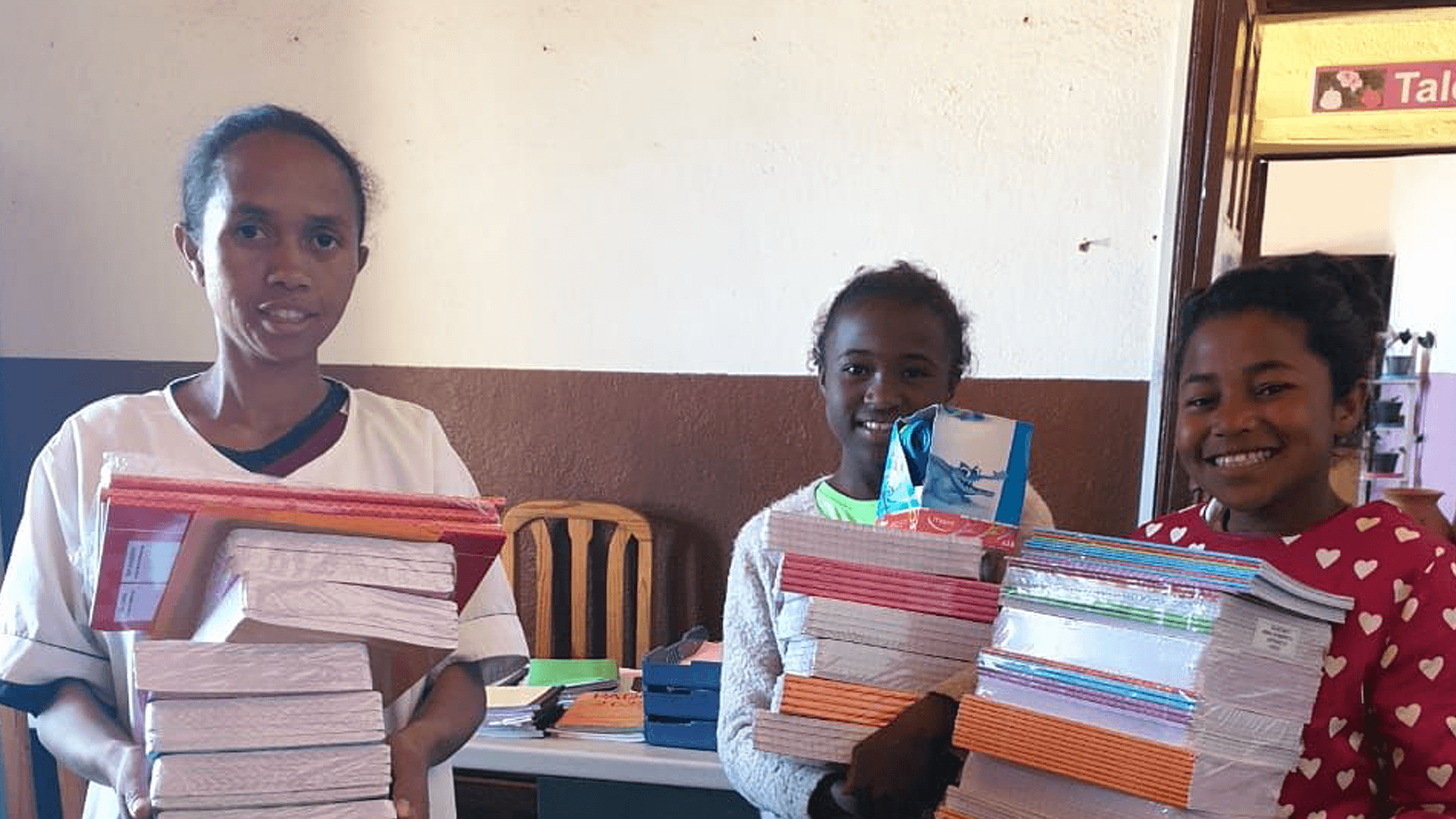 Distribution de fournitures scolaires